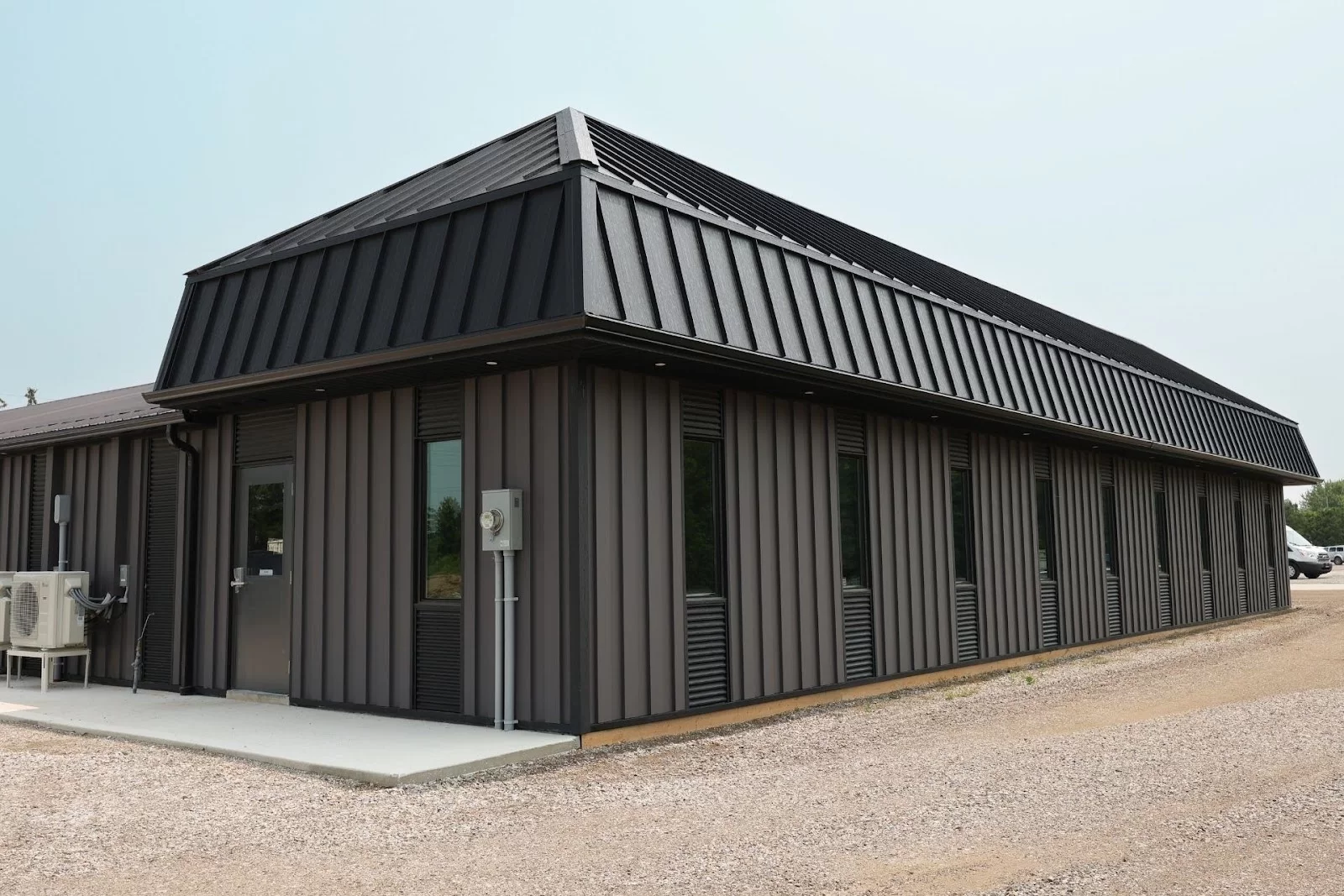 A-commercial-building-with-steel-siding-installed