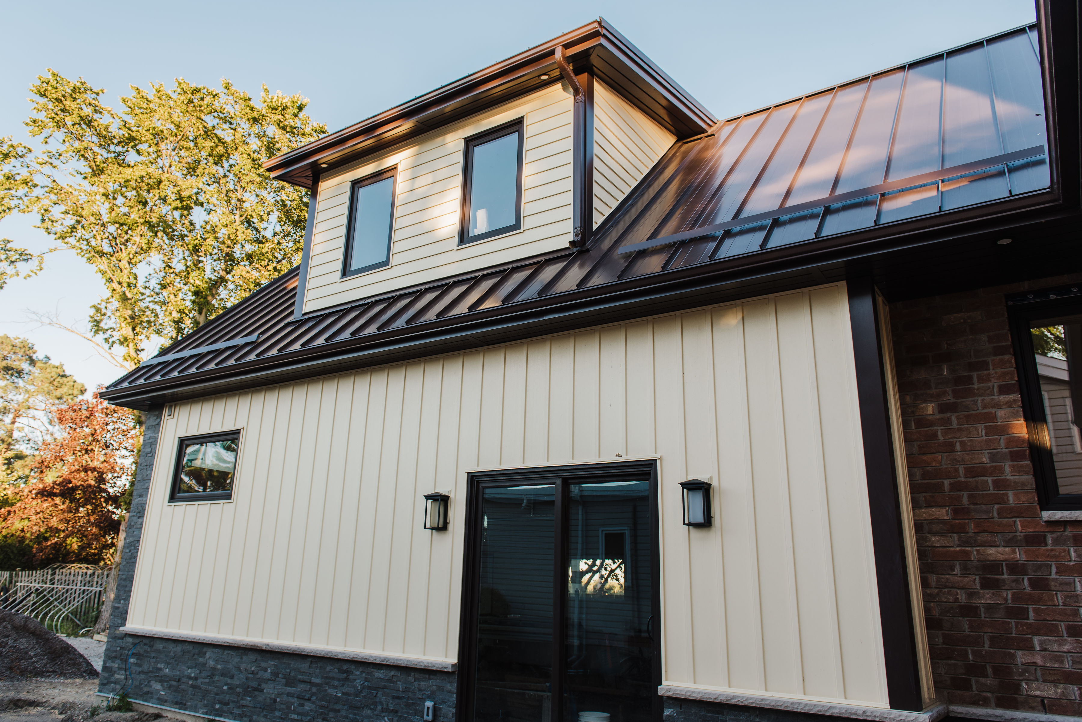 Country Towne Brown Snaplock ss550 roof220930-DSC_8264