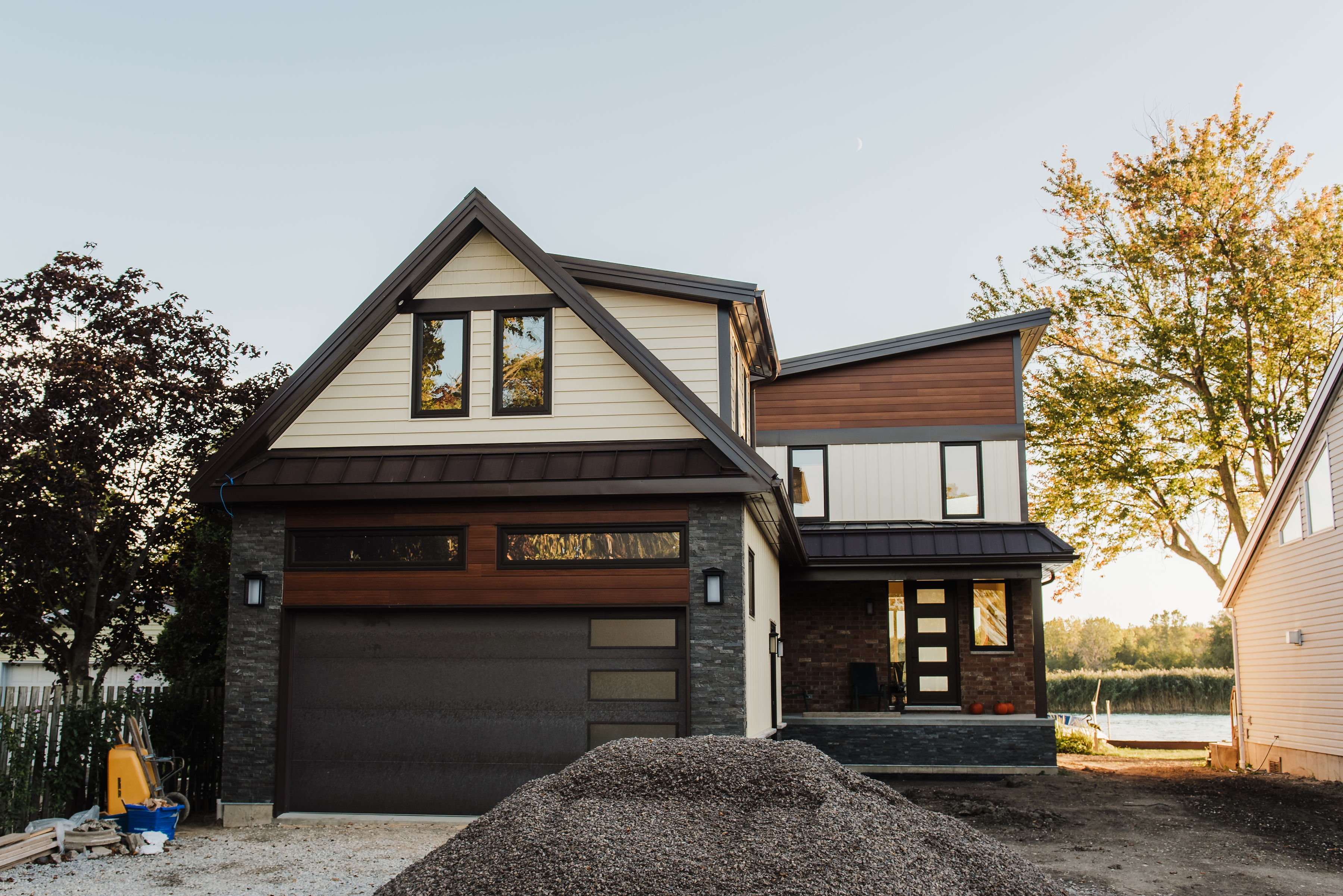 Country Towne Brown Snaplock ss550 roof220930-DSC_8247-HDR